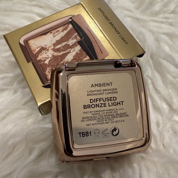 Hourglass Ambient Lighting Bronzer - Picture 2 of 4